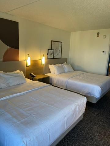 Spx Hotel גרין ביי מראה חיצוני תמונה